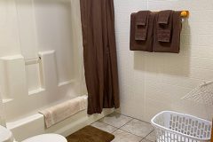 Cabin 5 - Bathroom (Standard Room)
